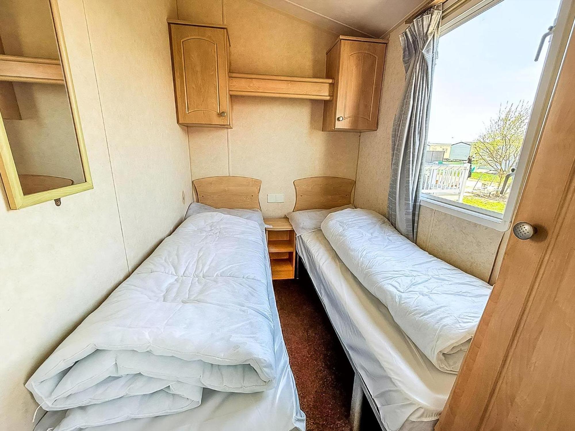 Superb Caravan At Seawick Holiday Park, Sleeps 8 Ref 27202Sw Clacton-on-Sea Exterior foto